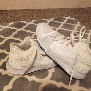 Nike Kyrie size 5 shoes